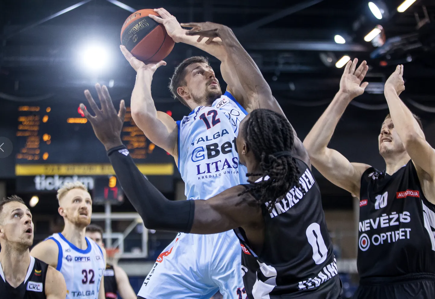 Mihkel Kirves (number 12).
