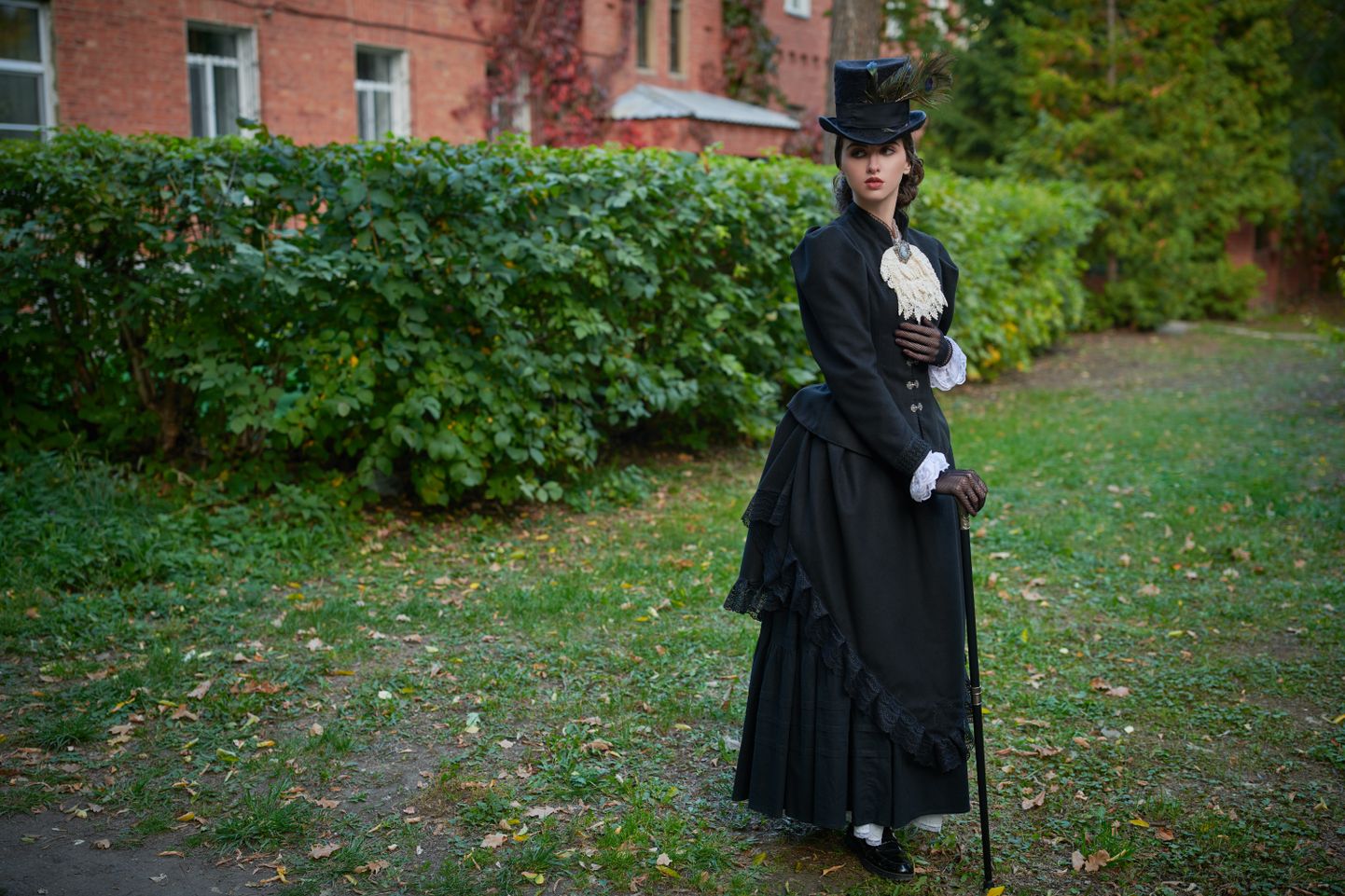 Modell 19. sajandi naise riietuses. Pilt on illustreeriv.