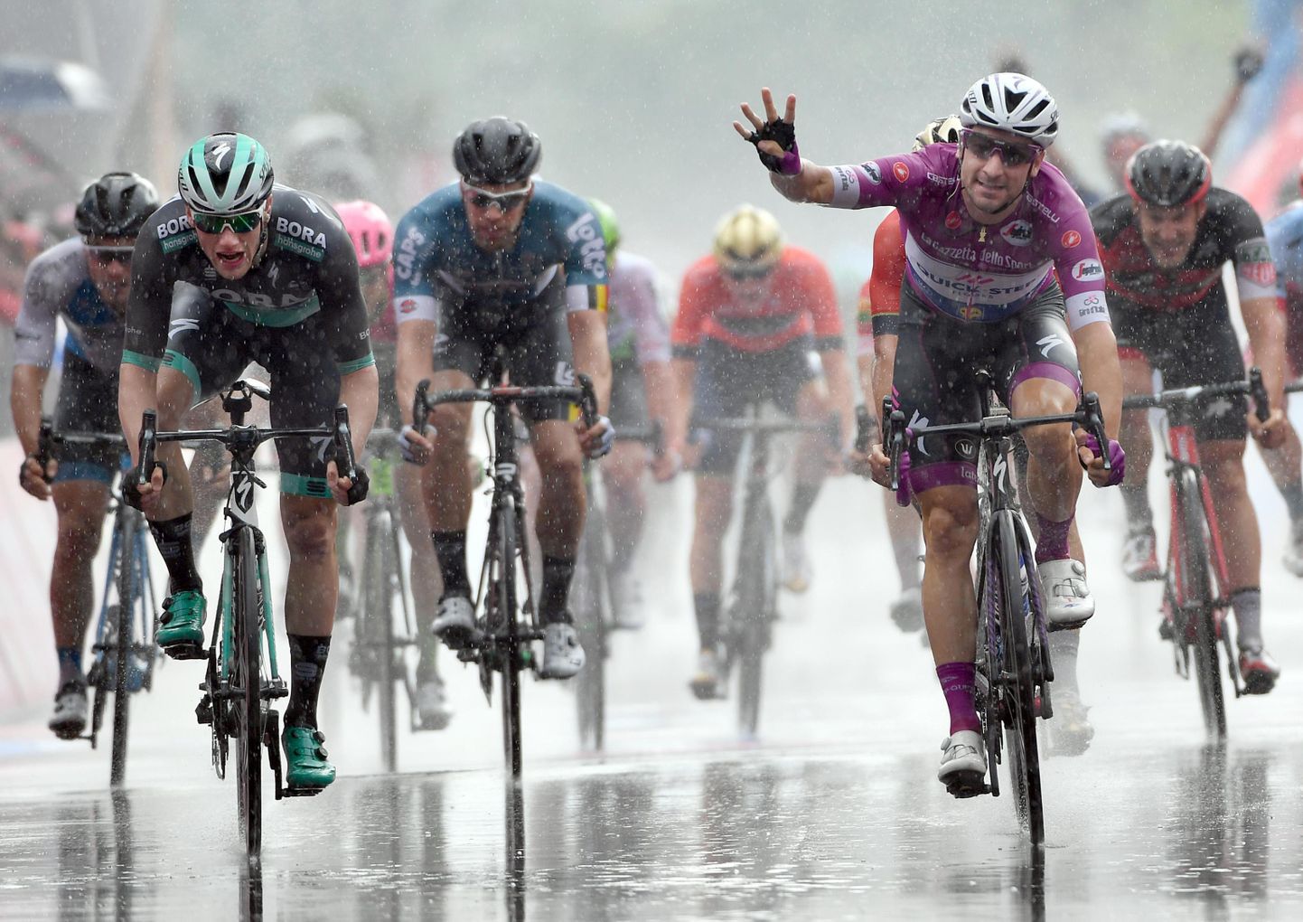 Giro d'Italia 17. etapi grupifiniš.