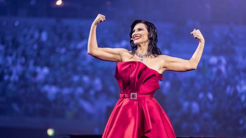 Почему ведущая конкурса Евровидение-2022 пропала со сцены во время финала?