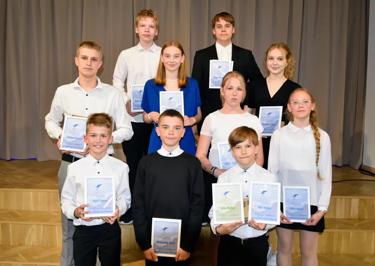 Kultuuri TOP 10. Esimeses reas vasakult: Karl Teern, Aleksander Medri, Ats Selge. Teises reas: Johann Peeters, Kärt Medri, Marii Jalakas, Elisabeth Villsaar ja Kiira Medri. Kolmandas reas: Karl Gregor Palm ja Agor Mäeorg.