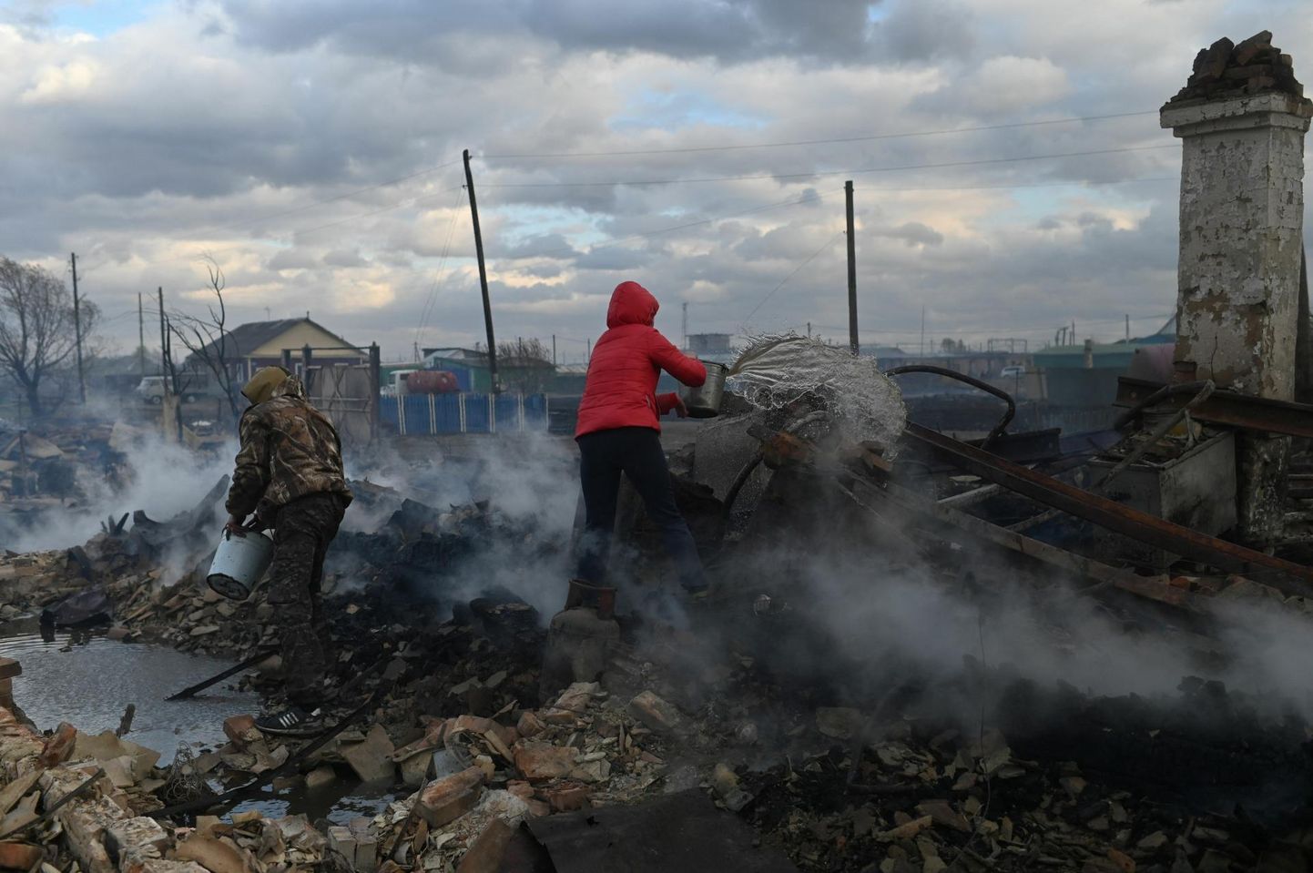 Kohalikud elanikud kustutamas läinud nädala lõpus põlengut Venemaal Nazõvajevskis. Omski oblastis kuulutati maastikupõlengute tõttu välja hädaolukord. 