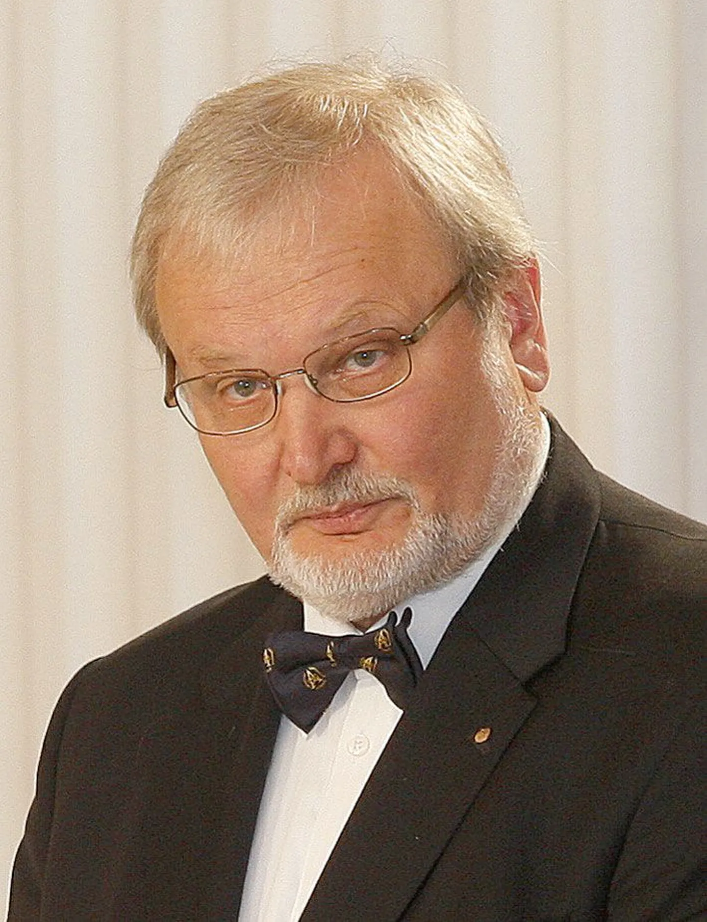 Mart Ustav