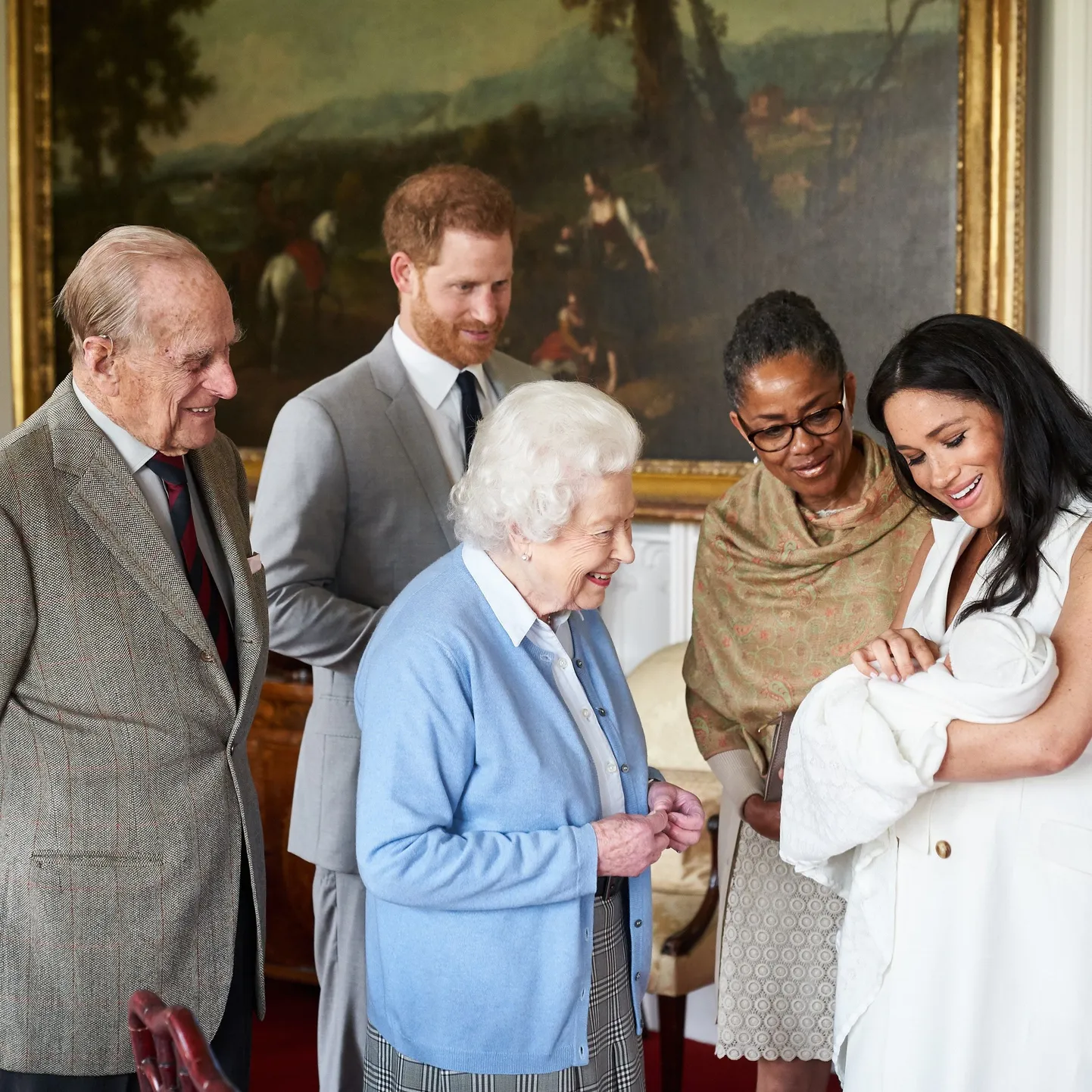 Prints Philip, prints Harry, kuninganna Elizabeth II, Meghani ema Doria Ragland ning Meghan Markle vastsündinud poja Archiega.
