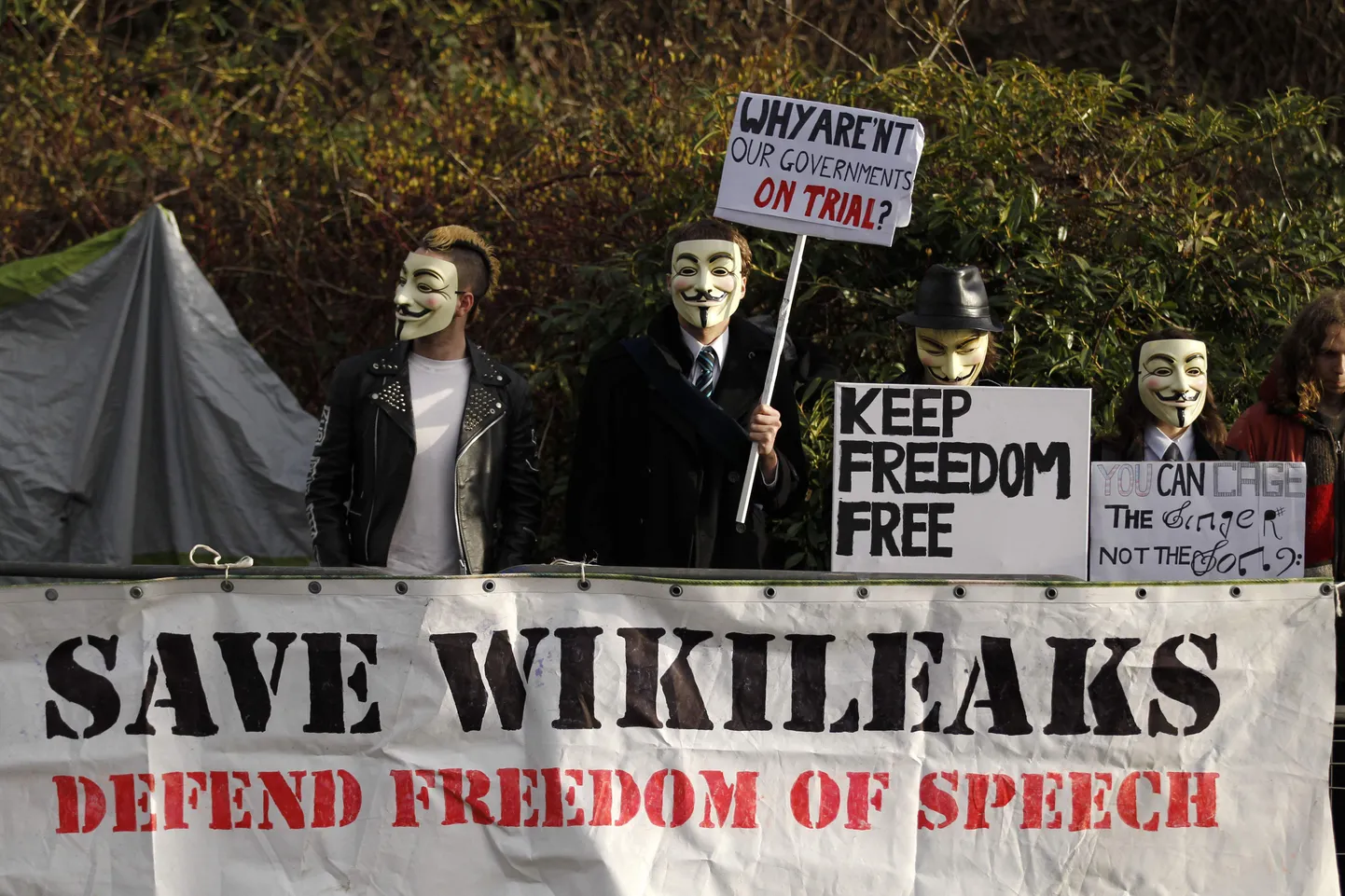 Wikileaksi ja Julian Assange`i toetajate meeleavaldus Londoni kohtuhoone ees veebruari lõpus
