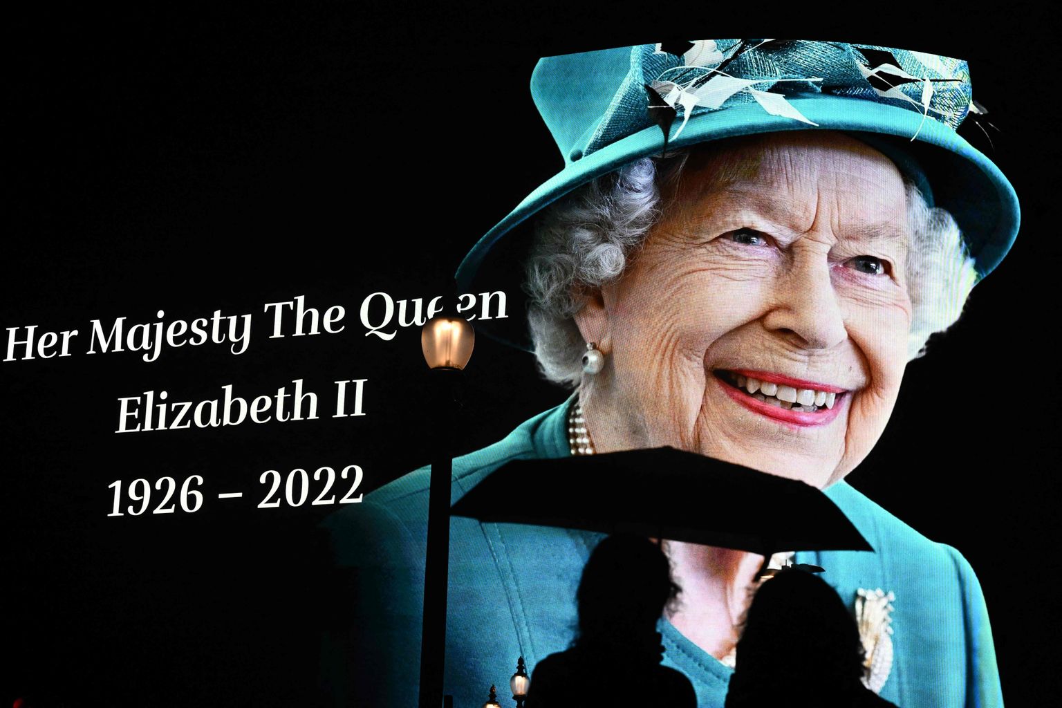 Paziņojums par karalienes nāvi Londonā.