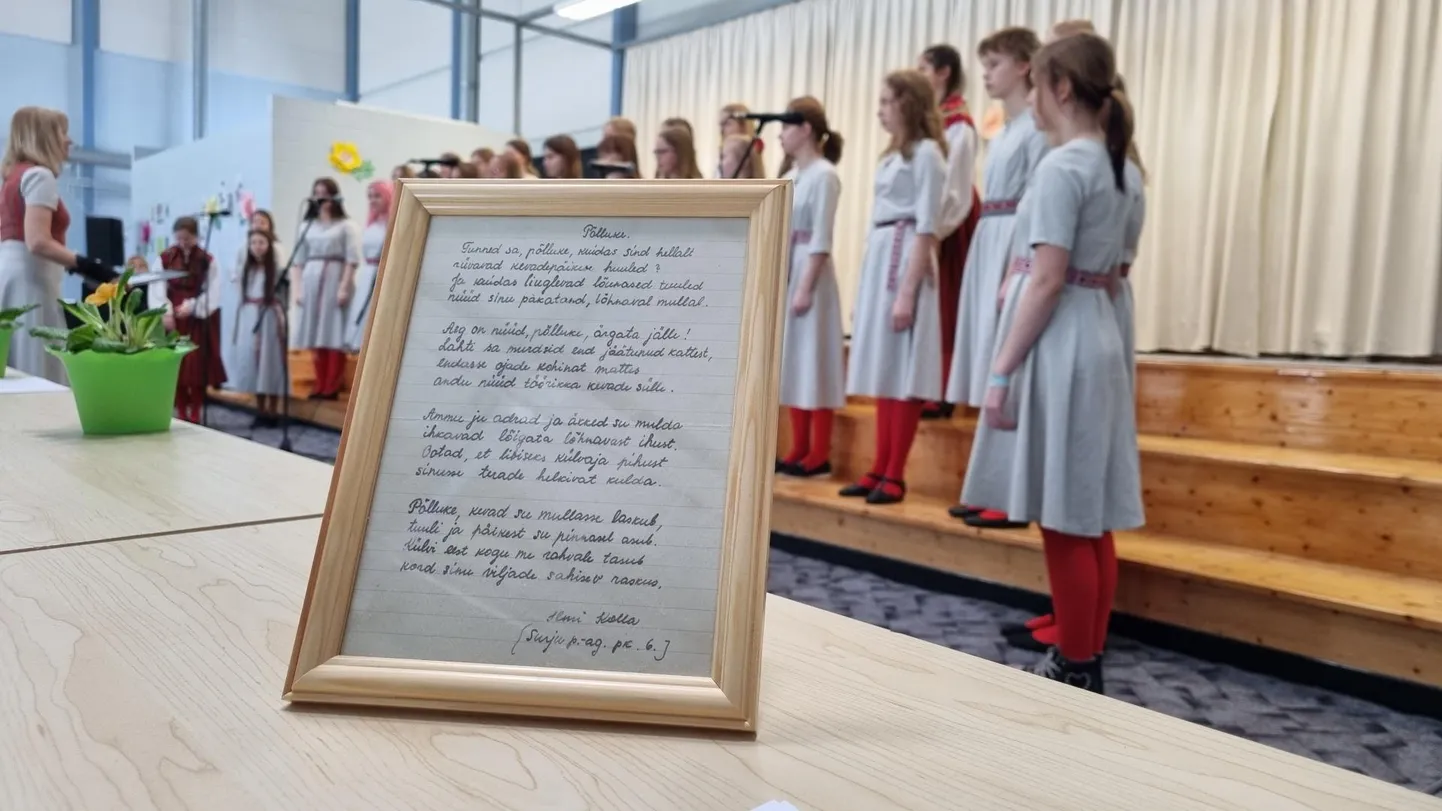 Surju koolile kingiti Ilmi Kolla sahtlist pärit luuletus.
