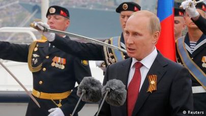 Владимир Путин в Севастополе в мае 2014 года, после аннексии Крыма