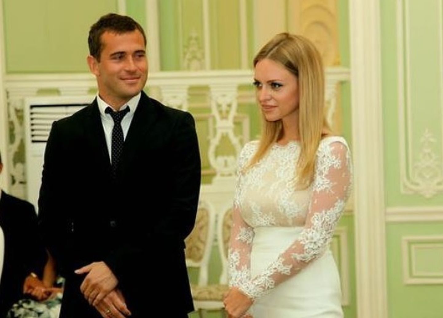 Александр Кержаков и его жена Милана.