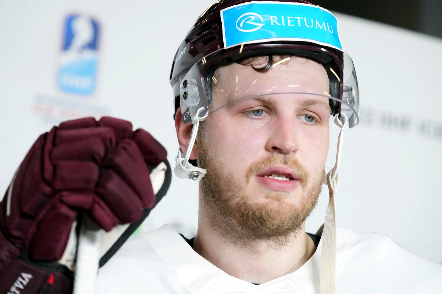 Latvijas hokejists Oskars Batņa.