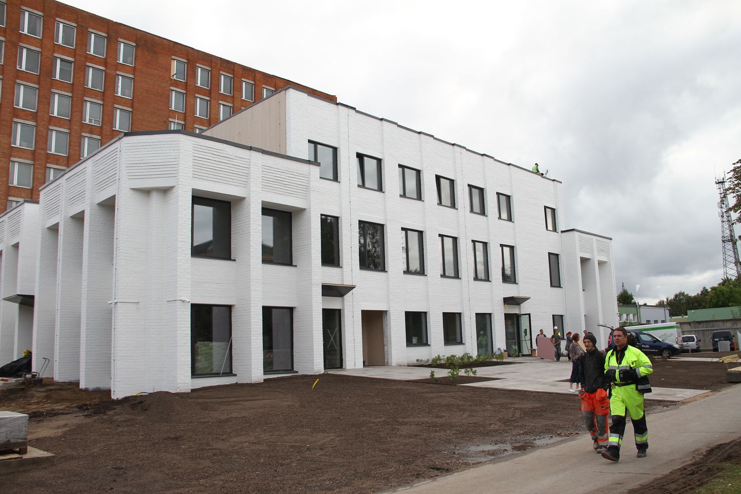 Сентябрь 2019 года, строители заканчивают реконструкцию здания в Нарве, где сейчас работают Дом эстонского языка и мультимедиа-центр Objekt.