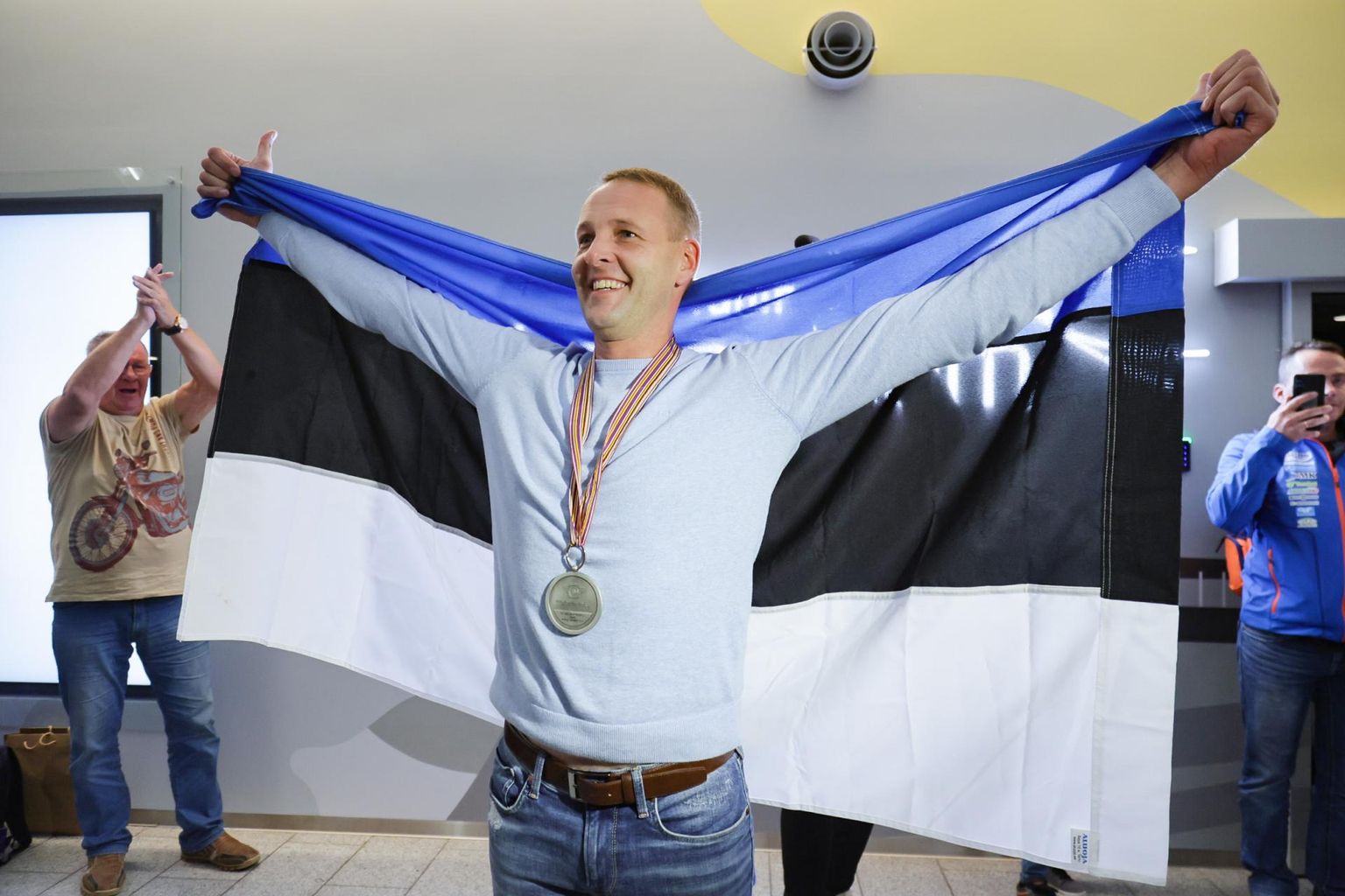 Viljandimaa spordiliit valis parimaks meessportlaseks motokrossisõitja Kert Variku, kes tõi koos Lari Kunnasega külgkorviga mootorrataste krossi maailmameistrivõistlustelt hõbemedali ja on ühtlasi kümnekordne Eesti meister.