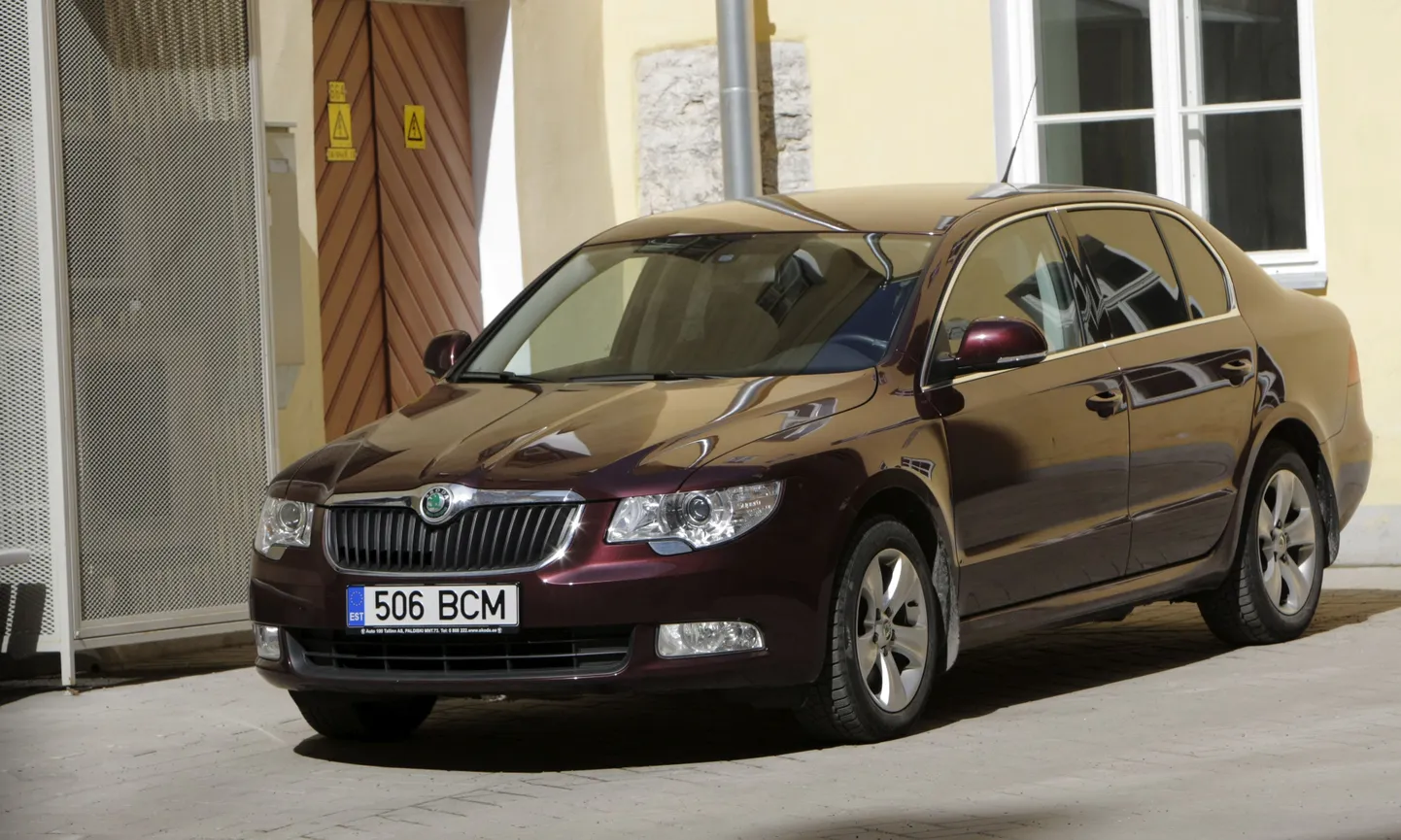 Siseminister Ken-Marti Vaheri auto Škoda Superb.