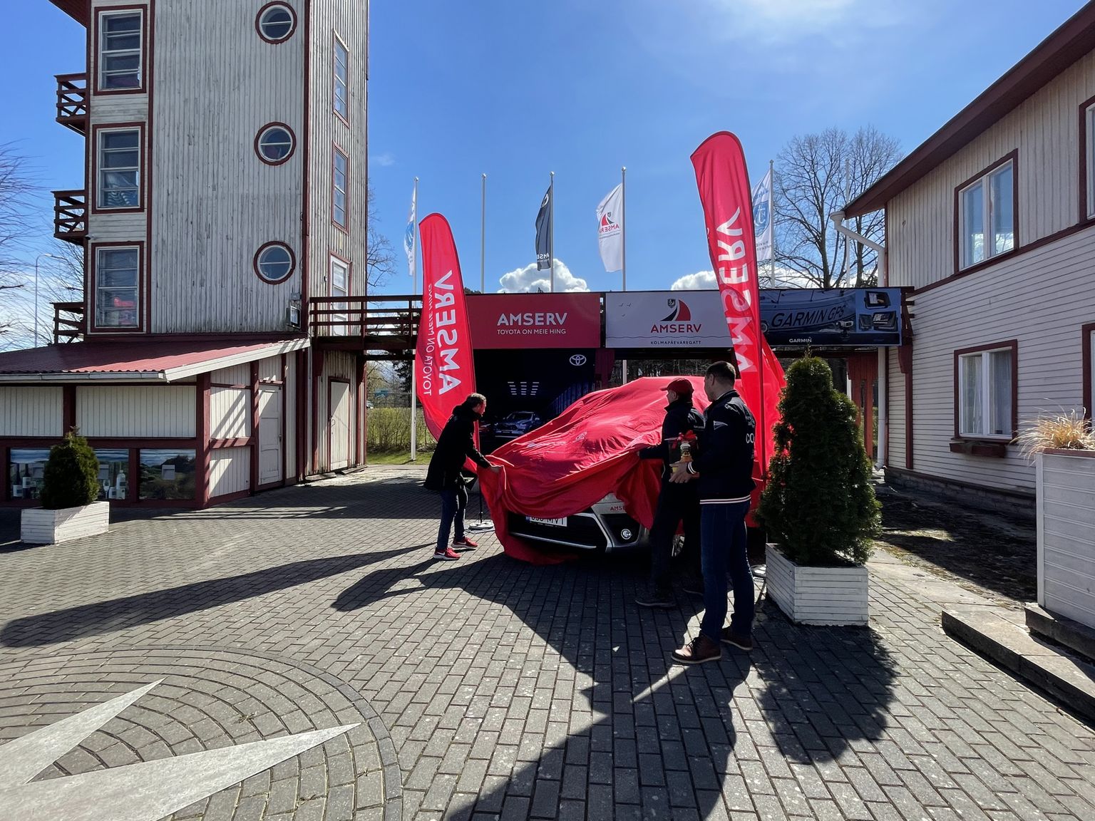 Kalevi Jahtklubi 2021. aasta hooaja avamisel Pirital anti purjespordikoolile üle uus Toyota minibuss.