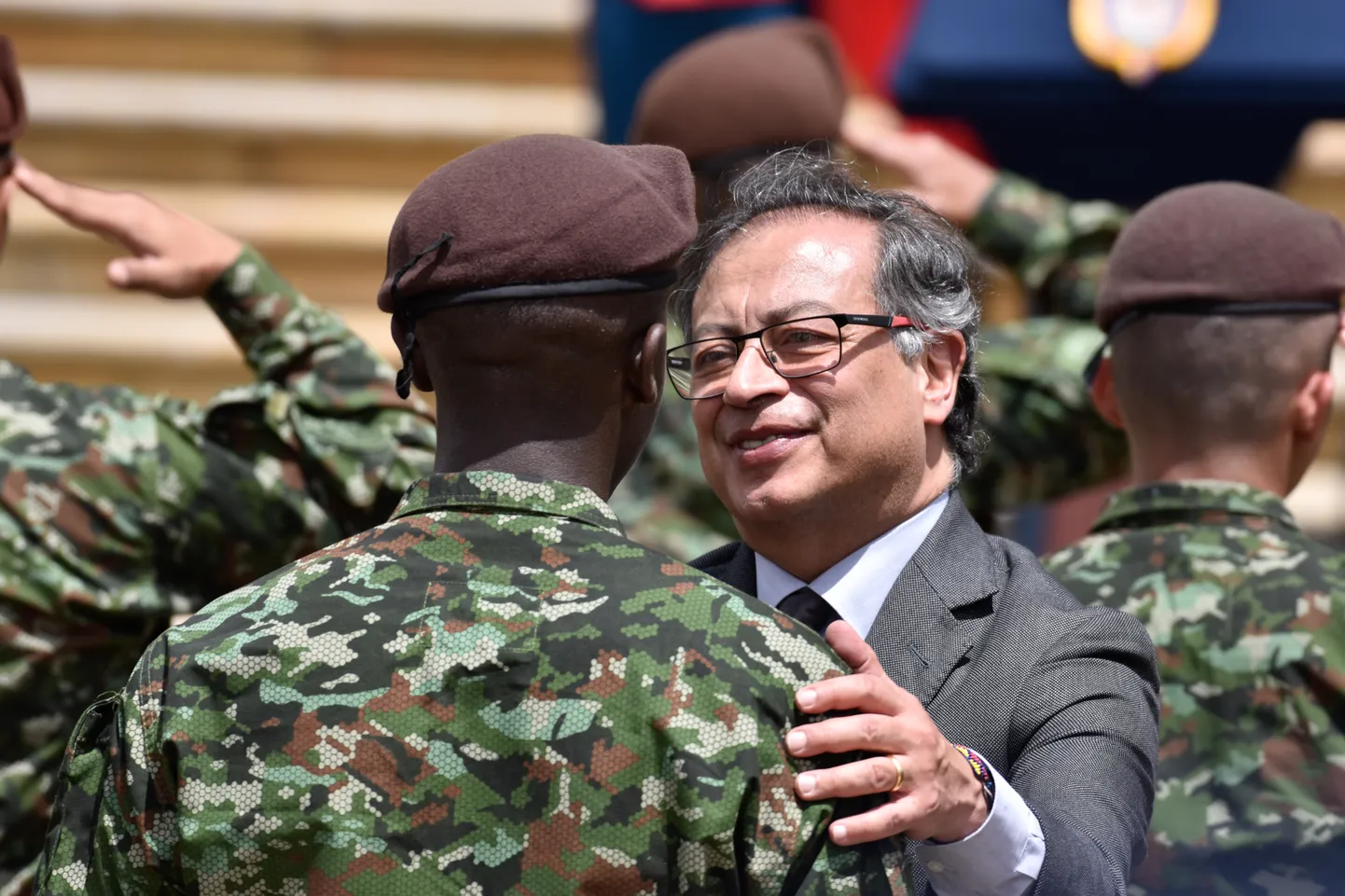 Colombia president Gustavo Petro pidulikul autasustamistseremoonial.