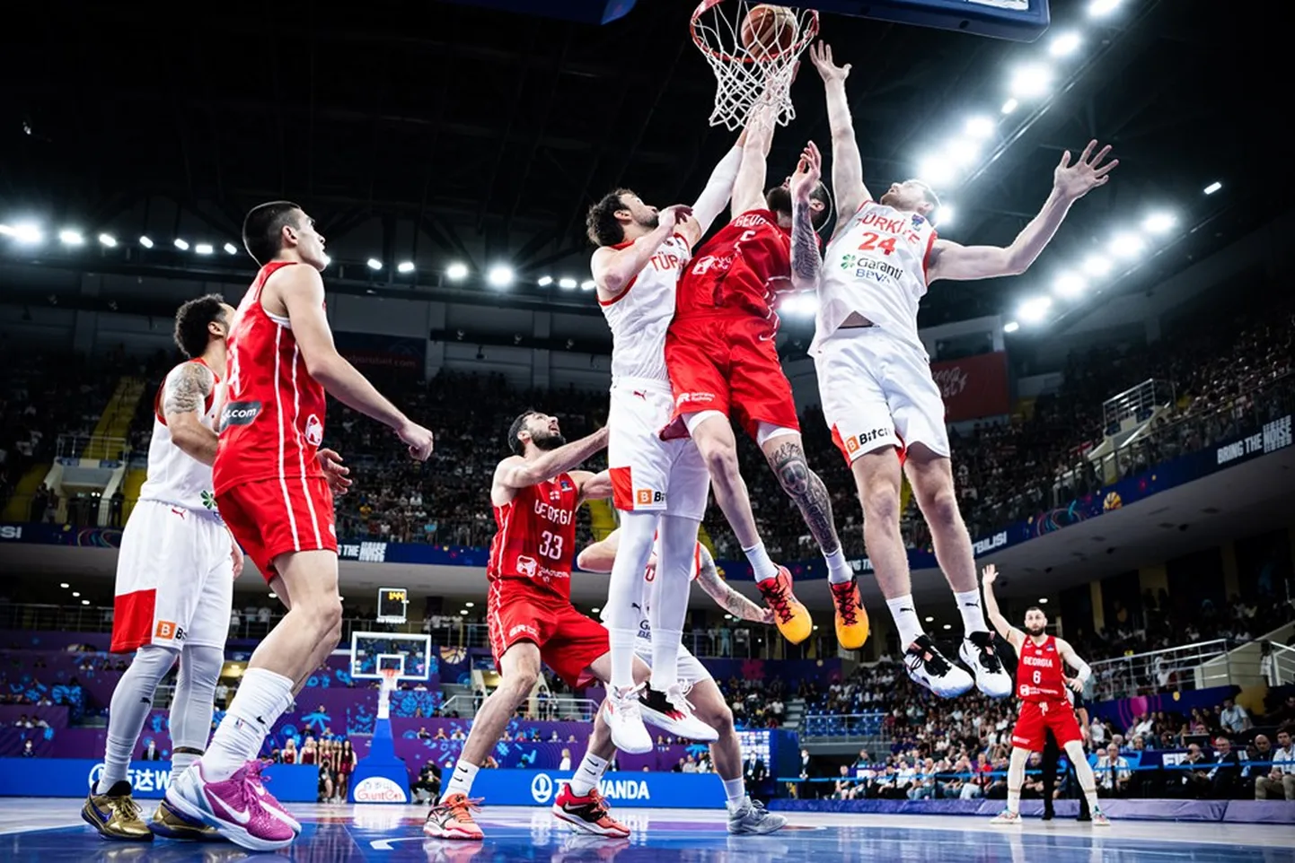 Gruzijas un Turcijas basketbolisti