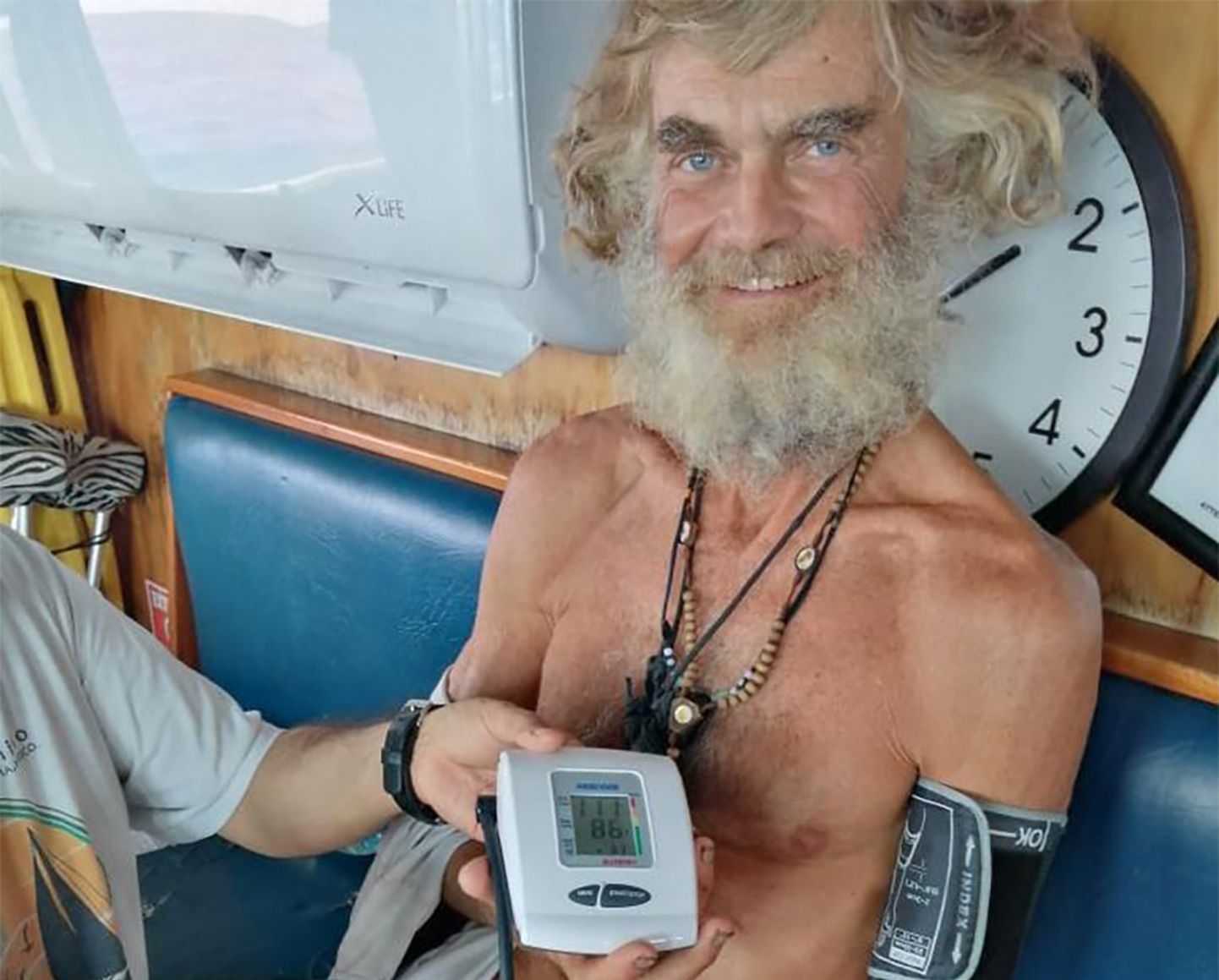 Kolm kuud merehädas olnud Timothy Lyndsay Shaddock läbib esmast tervisekontrolli
