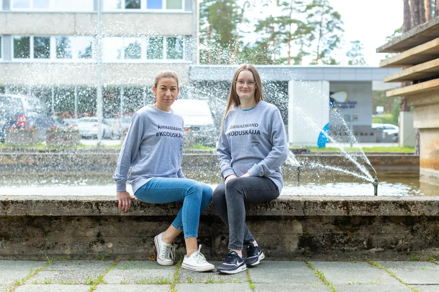 Võru külje all asuvas Lõuna-Eesti haiglas pakuvad koduvisiite Kadi Joakit (vasakul) ja Kätriin-Margeri Laanemets.
