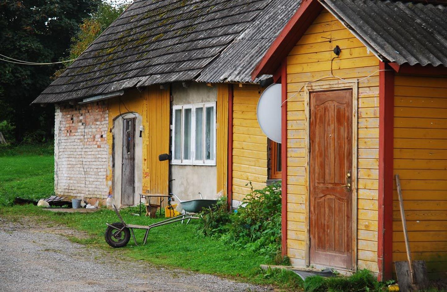 Selles majas elab Burkevitšite klann. Iseasi, kas neil on pärast tabusid murdnud mõrva veel võimalik Tartu vallas Lähtel elada.