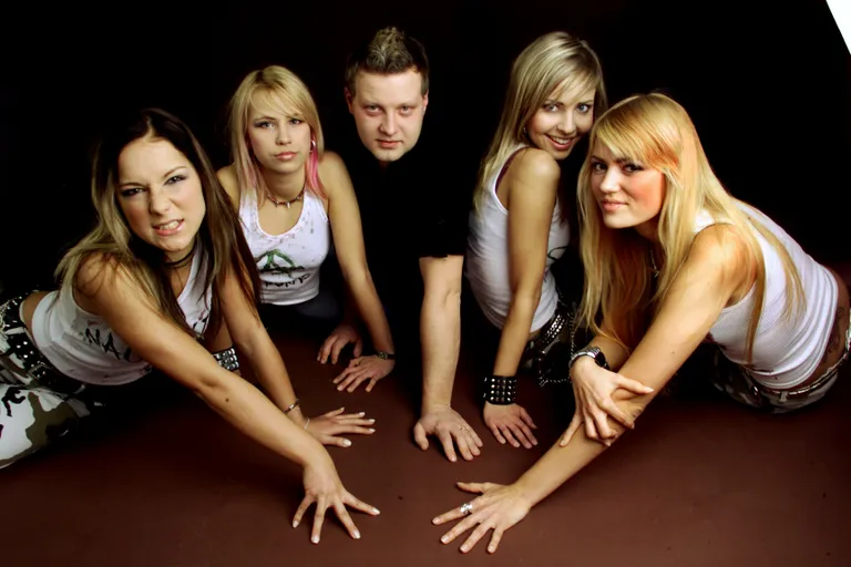 Vanilla Ninja ja Sven lõhmus: Lenna Kuurma, Maarja Kivi, Sven Lõhmus, Piret Järvis, Katrin Siska.