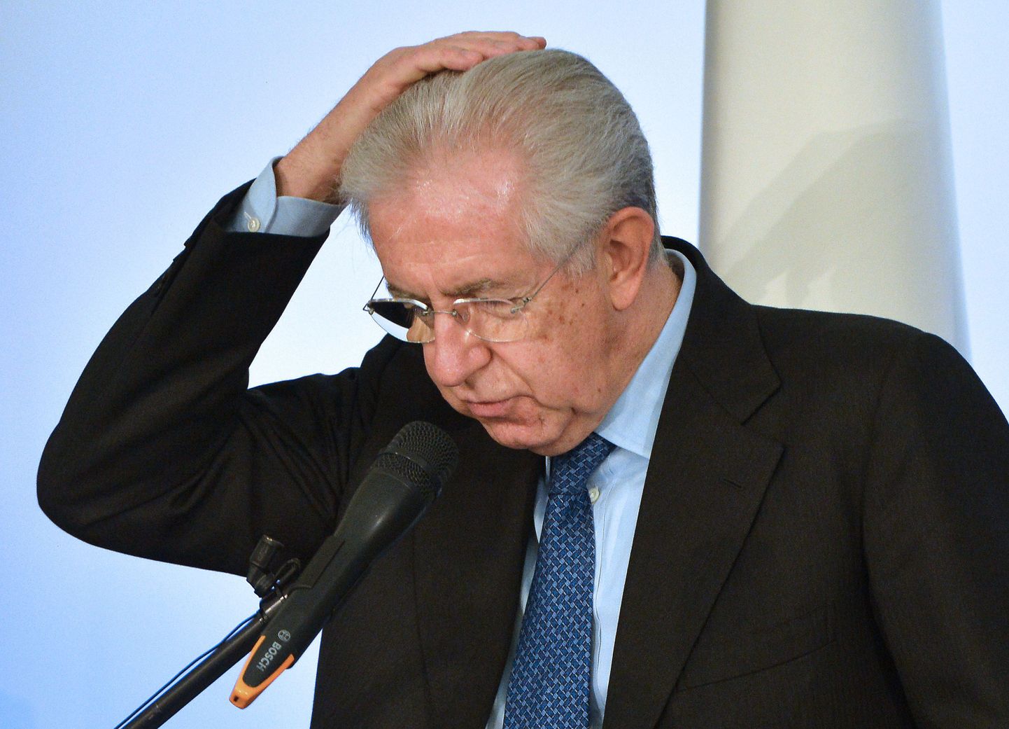 Itaalia peaminister Mario Monti tänasel pressikonverentsil Roomas.