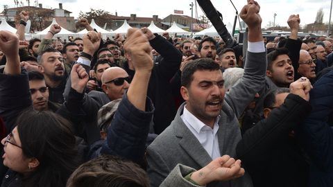LEIN JA VIHA ⟩ Türgi kammitseb maavärina varjus sõnavabadust