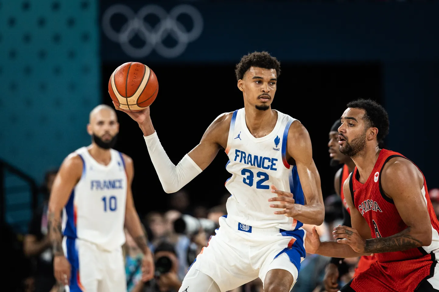 Francijas basketbolists Viktors Vembanjama