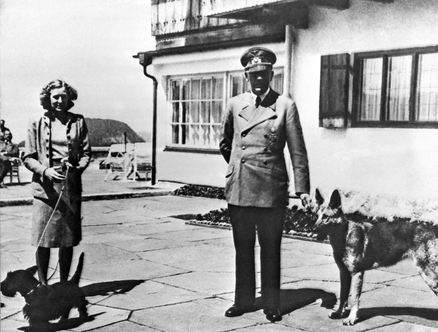 Adolf Hitler ja Eva Braun 1941. aastal Saksamaal Baieris Obersalzbergis Berghofi residentsis