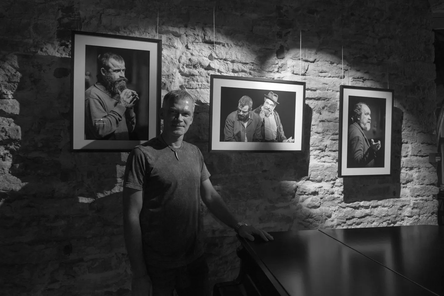 Ülar Mändmetsa teatrifotode näitust saab praegu näha Tallinnas Theatrumis.