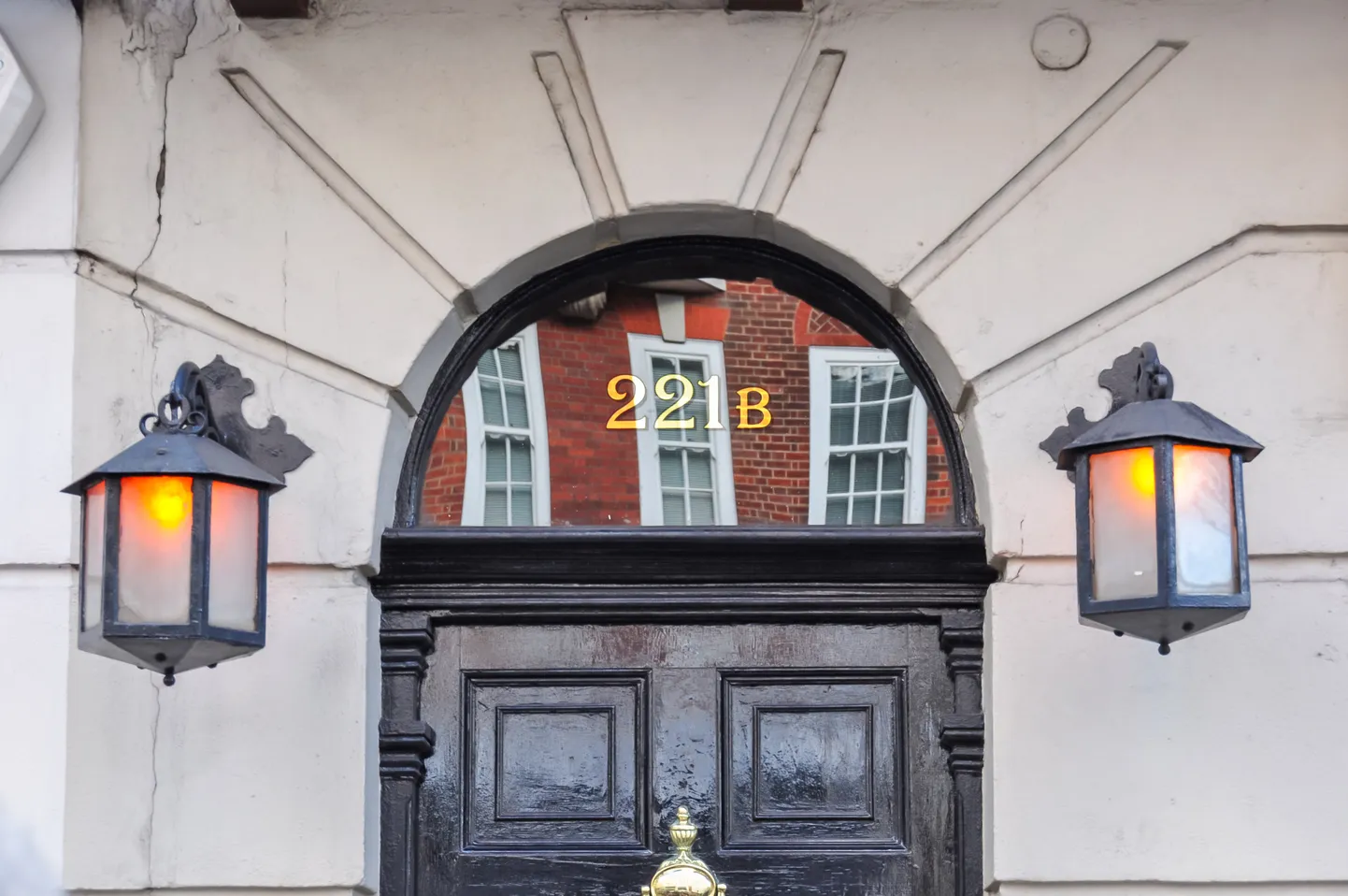 Дом по адресу Бейкер-стрит, 221B в Лондоне.