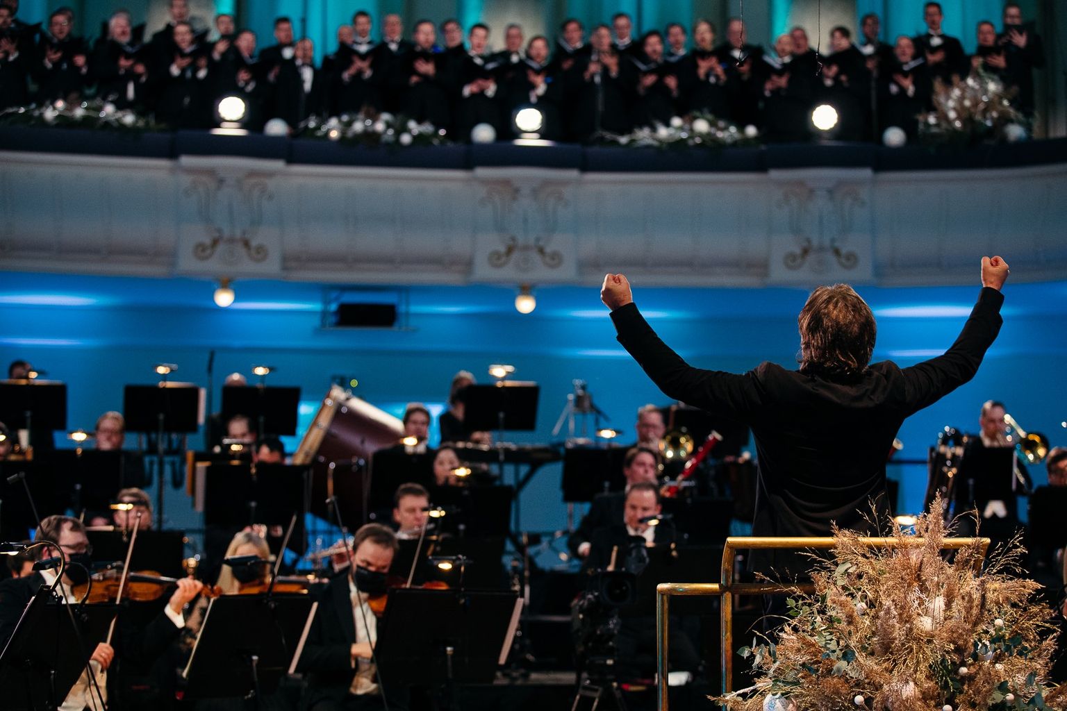 Uusaastakontserdil „Omaenda rada“ kõlab maailmamuusika kullafond, esinevad Eesti Riiklik Sümfooniaorkester ja rahvusmeeskoor dirigent Kristjan Järvi juhatusel. ETVs näeb seda 1. jaanuaril kell 19, kontserti vahendab ka Klassikaraadio.