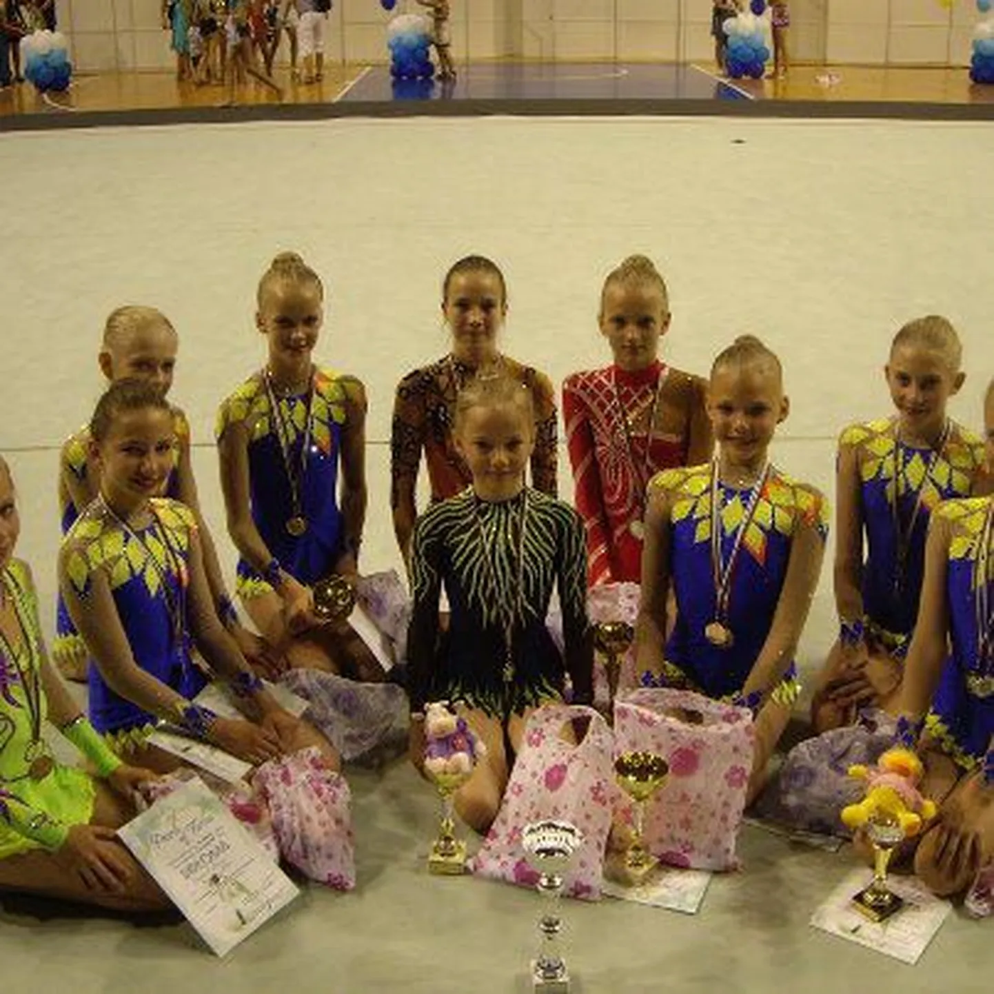 Õnnelikud iluvõimlejad Varnas.