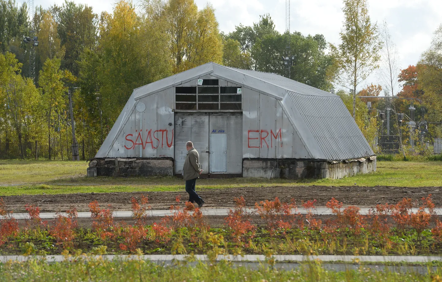 ERMi juures asub angaar, millele on kirjutatud "säästu ERM".