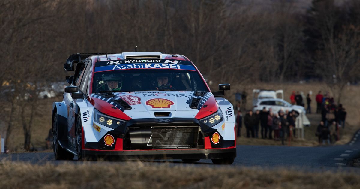 Neuville pani hommikupoolikul Toyotad paika, Tänak kindlalt neljas