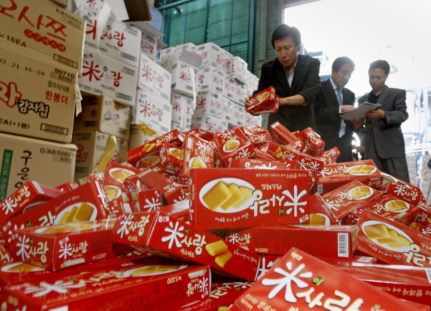 Lõuna-Korea ametnikud uurivad küpsisepartiid, mille valmistamiseks kasutati Hiina piimapulbrit.