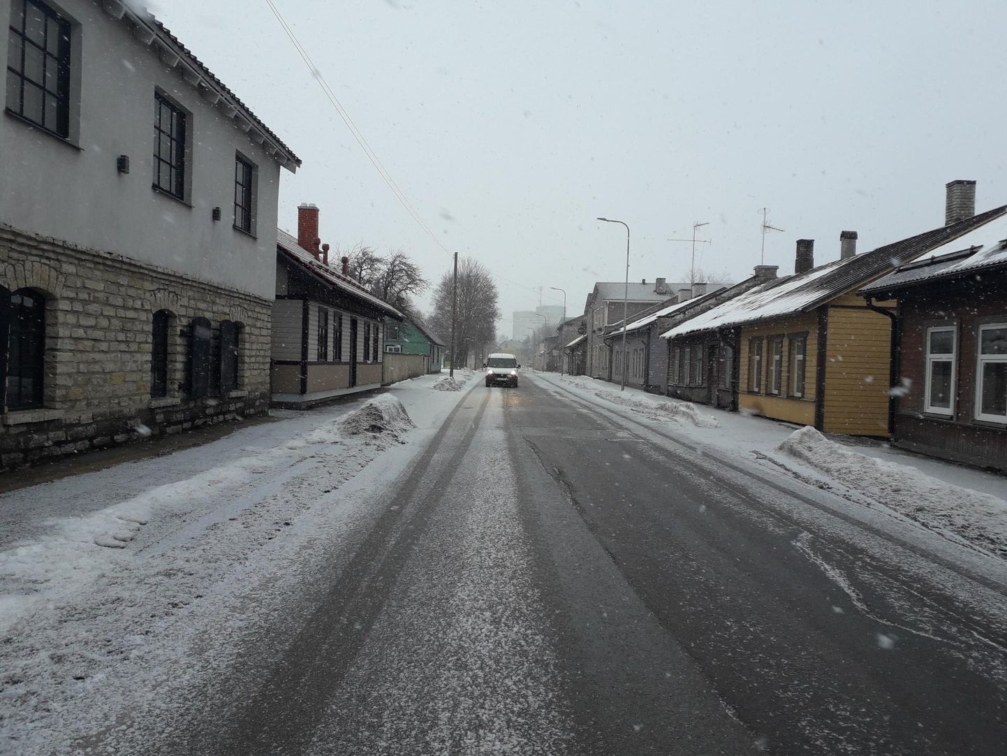 Tallinna tänav Rakveres reede hommikul.