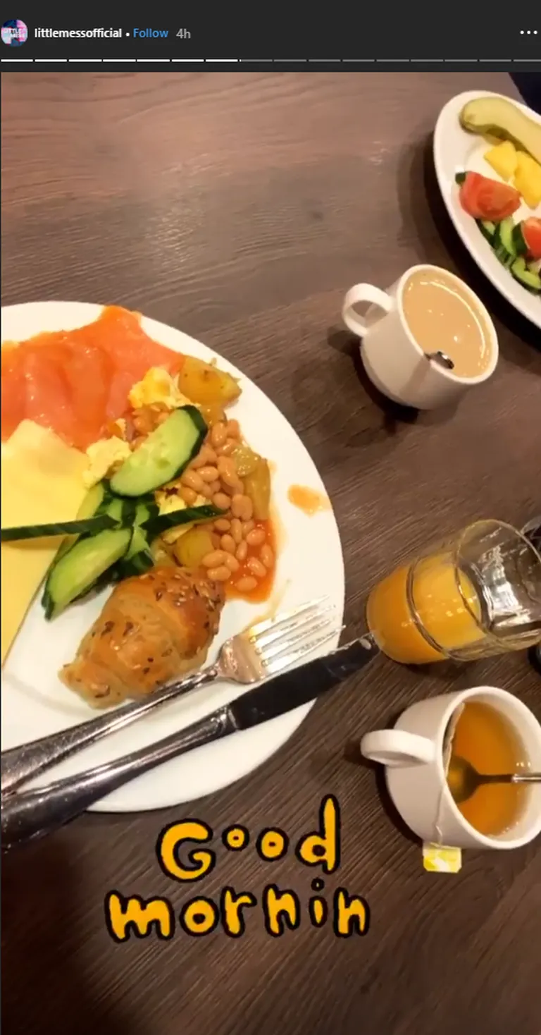 Hommikusöök esinemisärevuses tüdrukutele muret ei valmistanud. Laual on näha ka tass teed, mis on loodetavasti lihtsalt hommiku alustamiseks, mitte külmetuse peletamiseks.