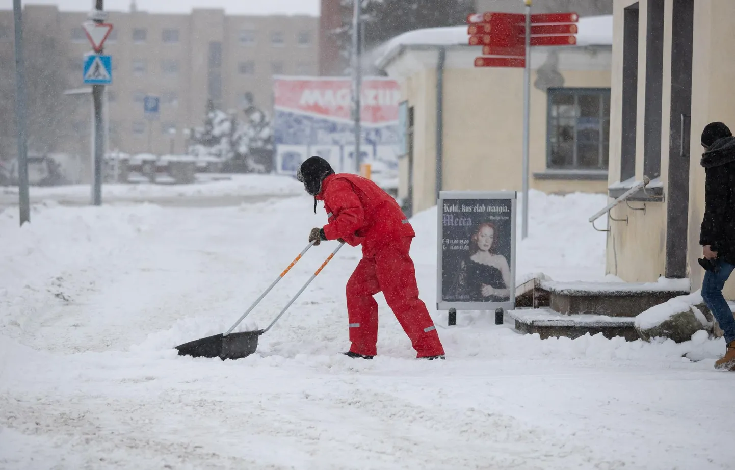 12.01.2021. Rakvere, Lääne-Virumaa FOTOL: LUMI, TALV, LUMETUISK, TUISK, TUUL, BUSS, BUSSILIIKLUS, KÜLM, PAKANE, ÜHISTRANSPORT, ILM FOTO: Marianne Loorents/Virumaa Teataja