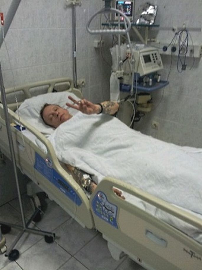 Парень лежит в реанимации. Девушка в больничной палате. Я лежала в реанимации. Я лежала в реанимации. Я лежала в реанимации.