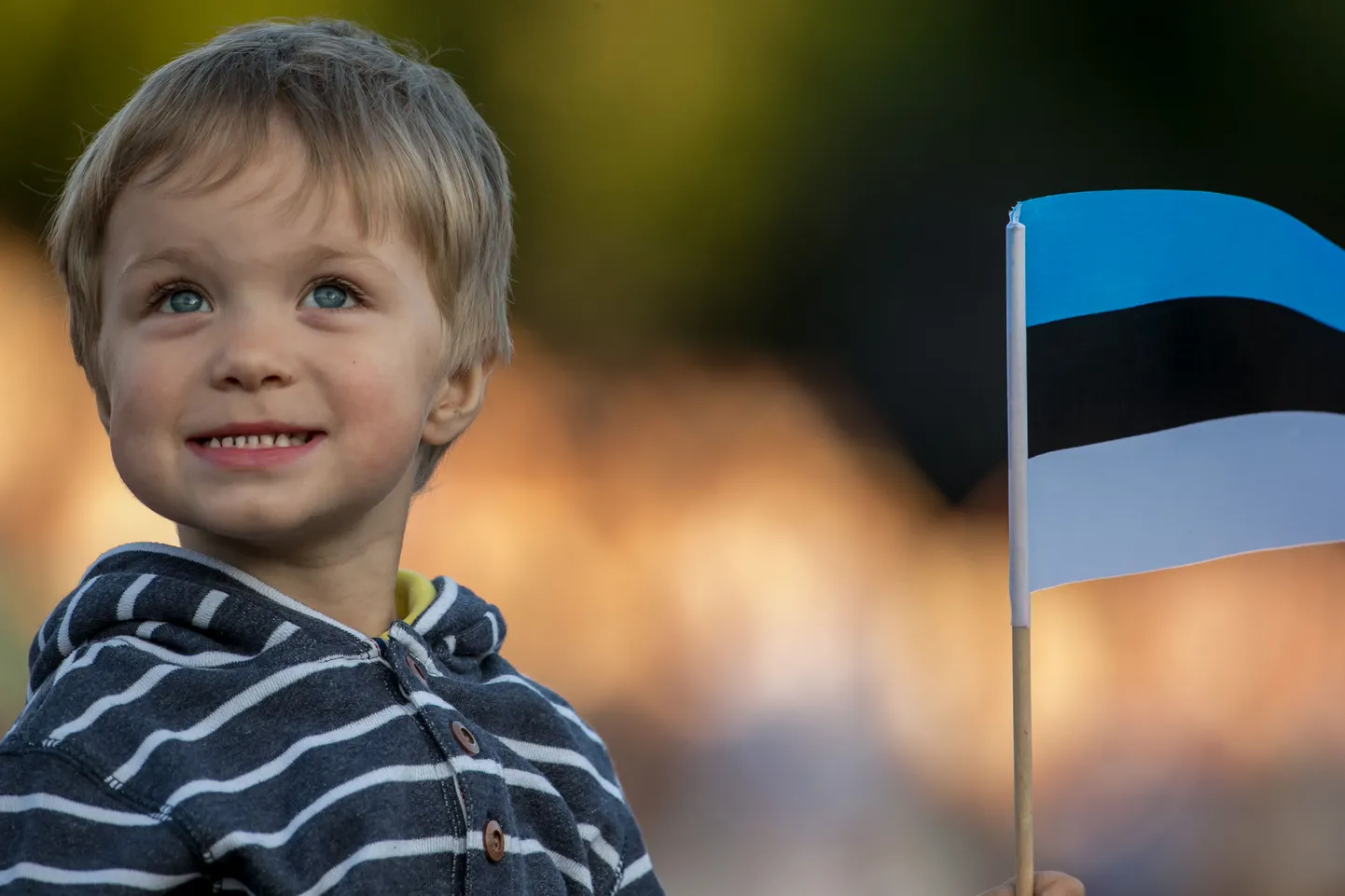 Laps laulupeol Tallinna Lauluväljakul möödunud suvel.