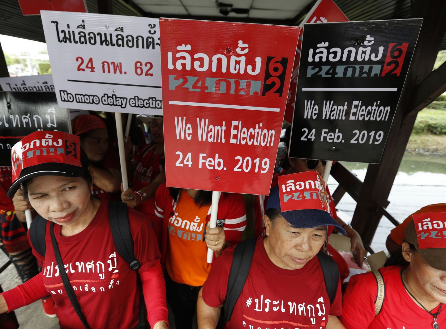 Meelavaldajad nõudmas eelmisel nädalal Bangkokis demokraatlike valimiste korraldamist plaanitud ajal tuleva aasta veebruaris.