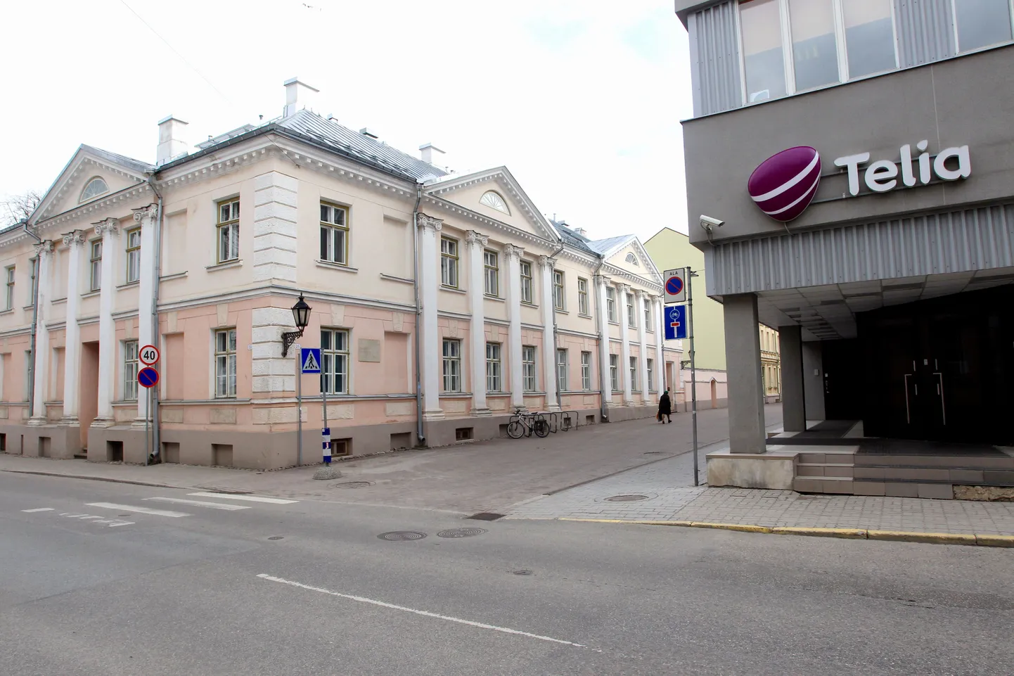 Üleeile õhtul poole kaheksa ajal, mil veel päevavalgust küllaga, virutas Laia ja Rüütli tänava nurgal alkoholijoobes mees võhivõõrale noaga näkku. Õnneks ei olnud ohvri vigastused tõsised, kuid prokuratuur soovib vägivallatseja sellegipoolest vahi alla võtta.