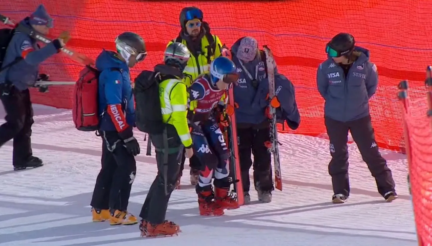 Arstid Mikaela Shiffrinit abistamas.