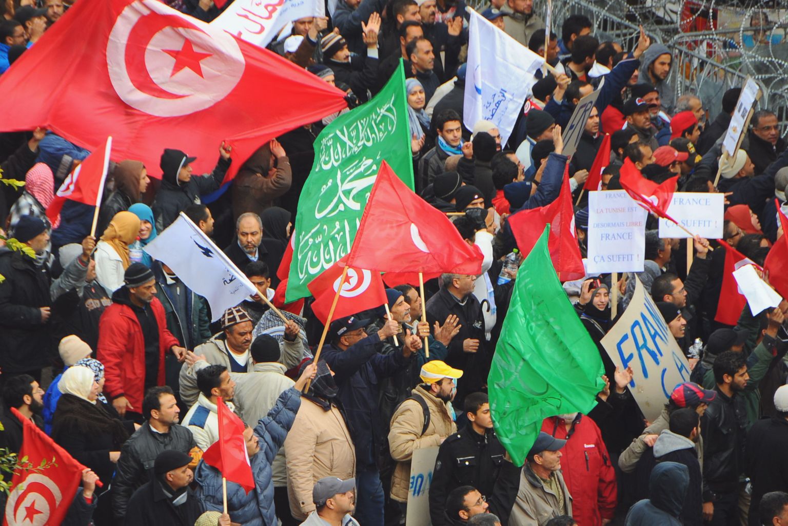 Valitsust toetavate tuneeslaste demonstratsioon Tunises eile.