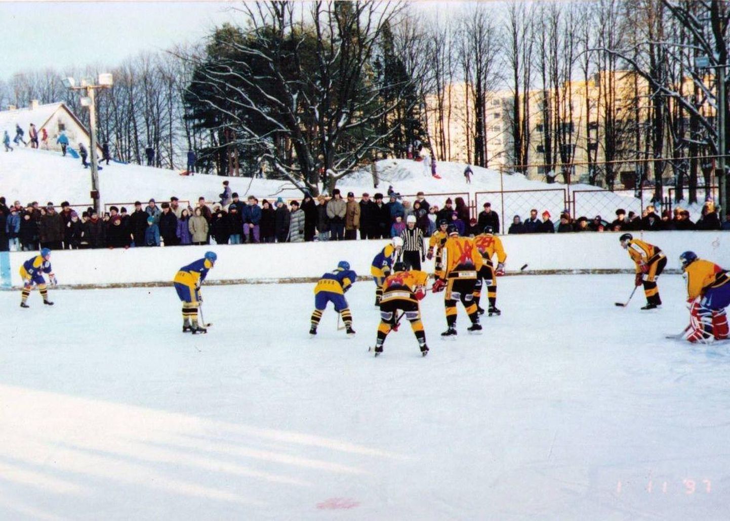 Tartu Välk 494 liigamäng Annelinna väliväljakul 1997. aastal.