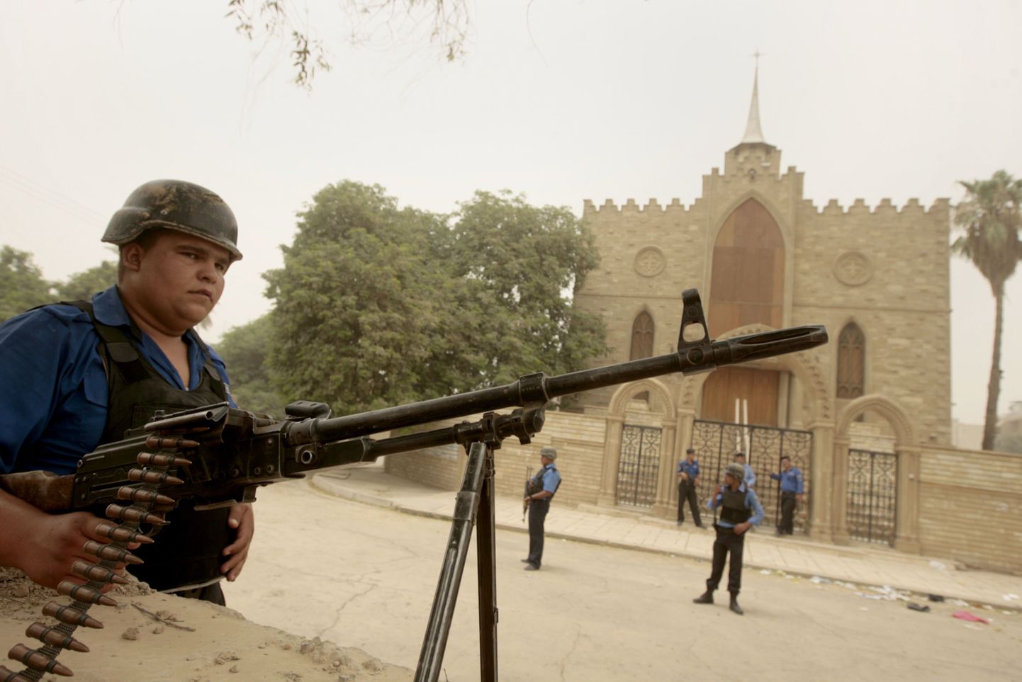 Iraagi sõdurid pealinnas Bagdadis asuva kiriku ees.