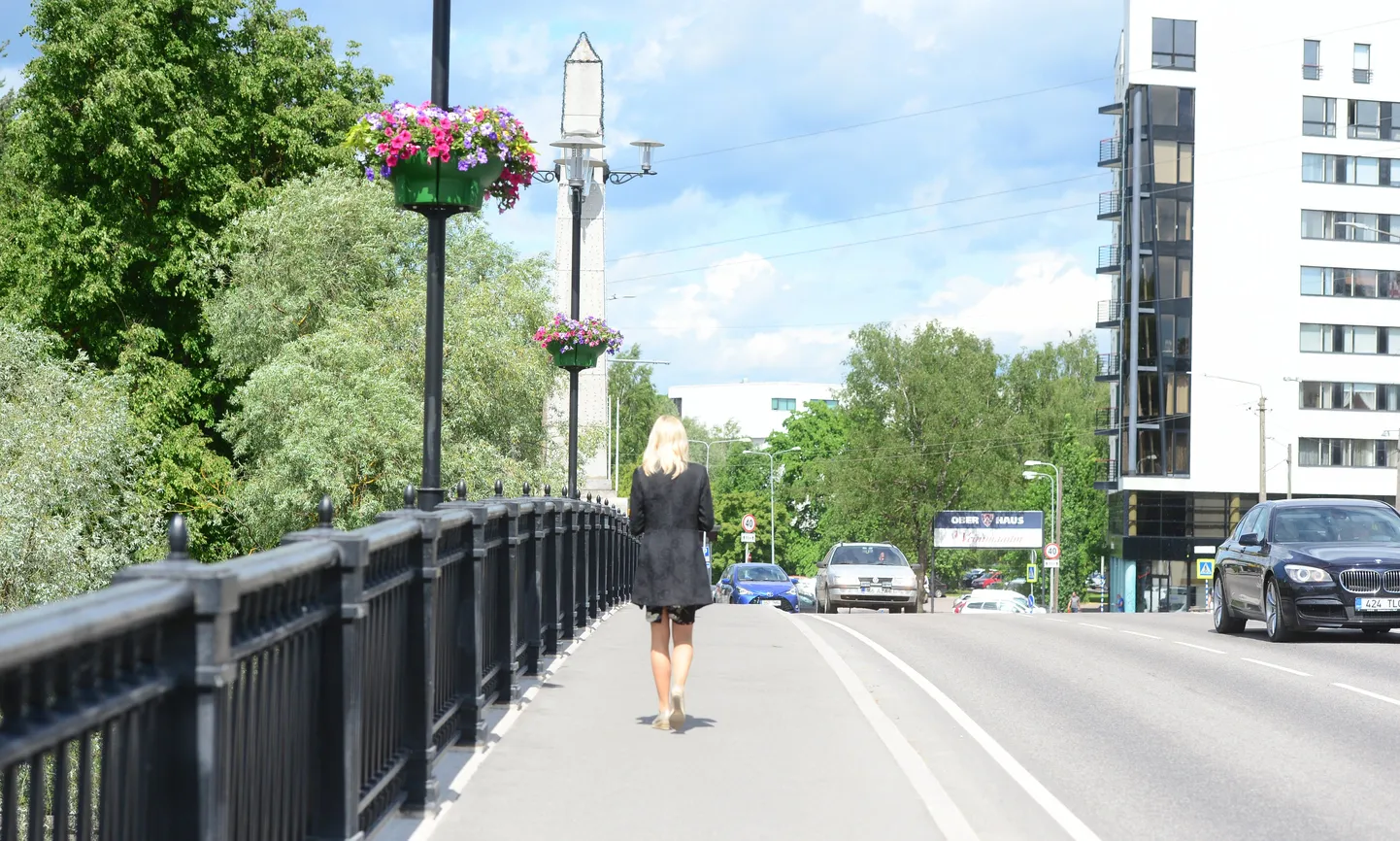Pildil Võidu sild Tartus.