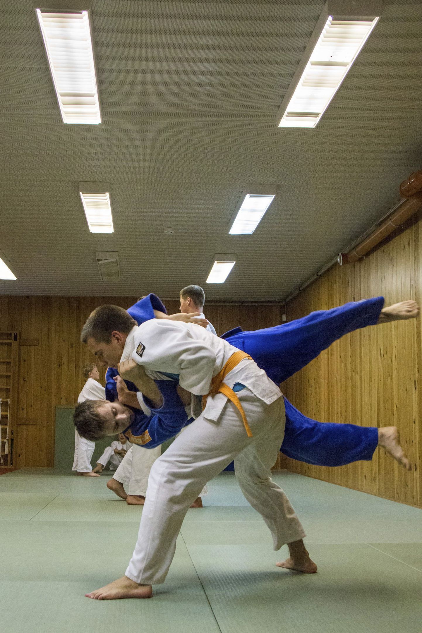 Judoklubi Mikado kasvandik Mark Tširkin (sinises).