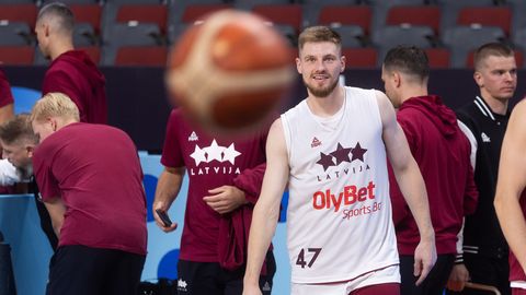 PM RIIAS ⟩ Raiestega koos meheks sirgunud Läti koondislane Baskonia «Balti maffiast»: õpetasime teisi korralikult pidutsema