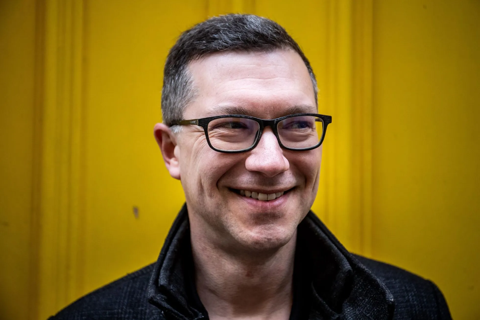 «Inimene, kes ei suuda isegi iseenda üle naerda, on ühtlasi inimene, kel on suuri raskusi armastamisega,» teab Stewart Johnson. «Nad ei naudi elu, aga mis siis üldse on elu mõte? On sinu valida, kuidas sa tahad elu nautida.»